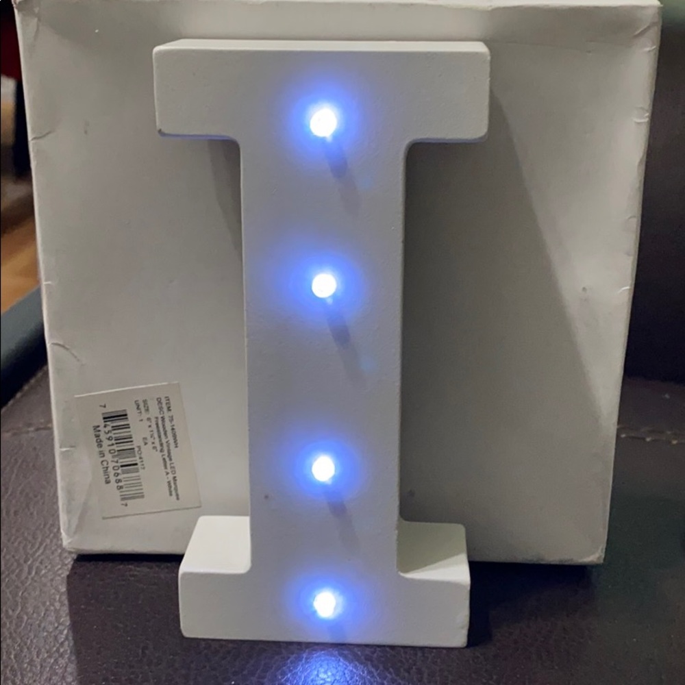 Wooden vintage LED freestanding letter I ❤️